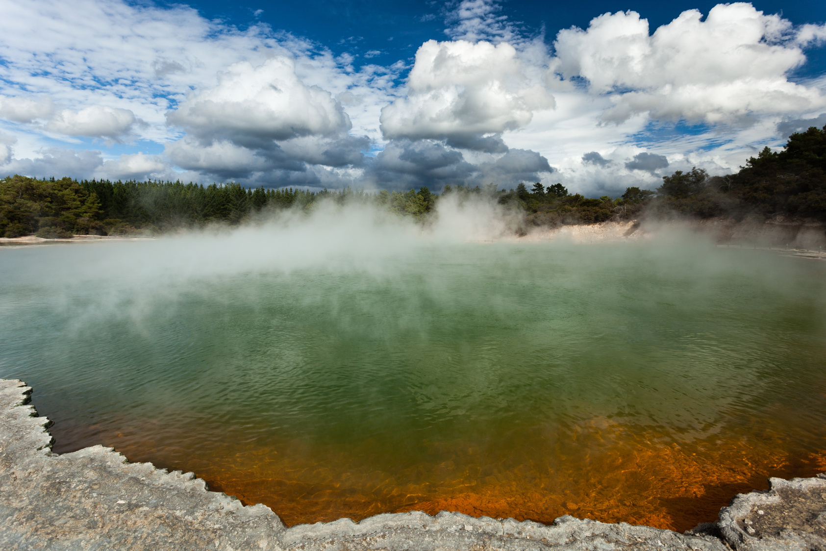 Champagne Pool, Geothermal lake Wai-O-Tapu, Roturua, New Zealand.