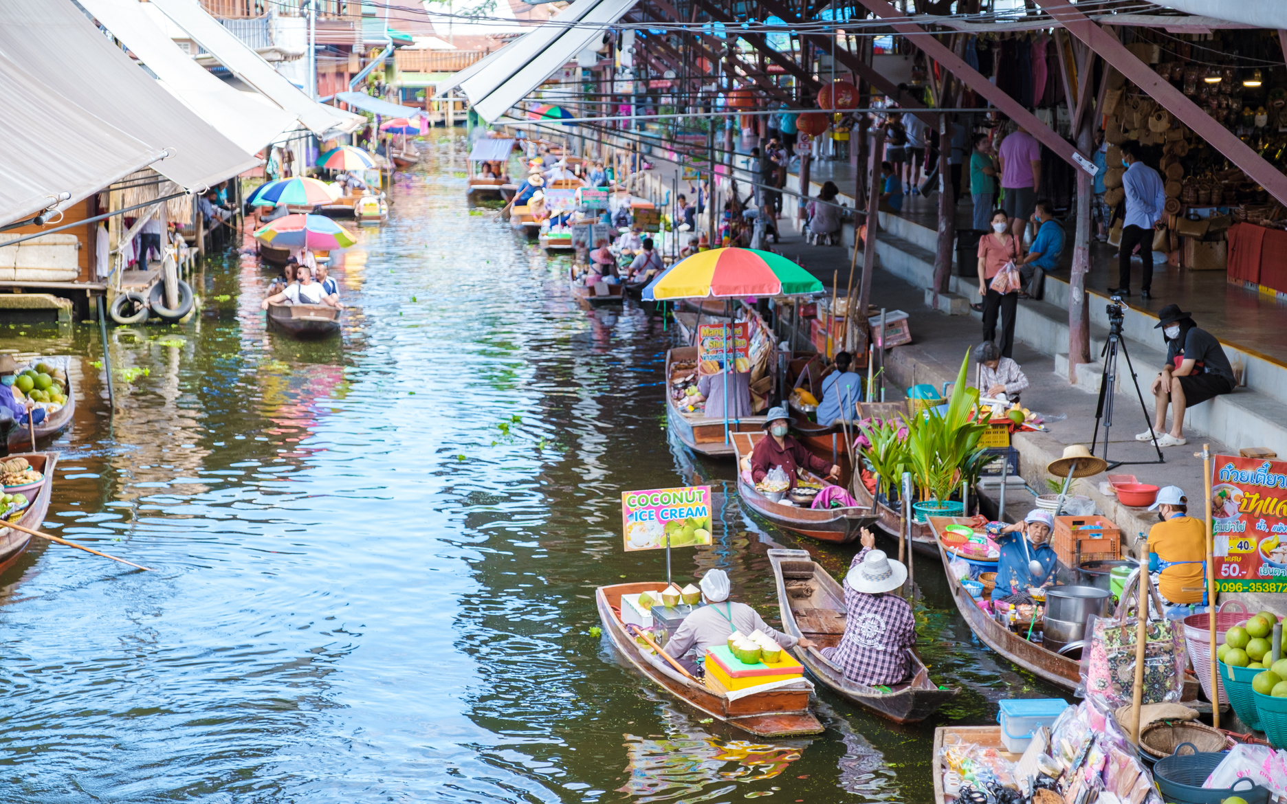 People at Damnoen saduak floating market, Bangkok Thailand